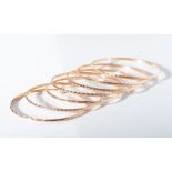 A SET OF SEVEN 2,5MM 18CT GOLD BANGLES