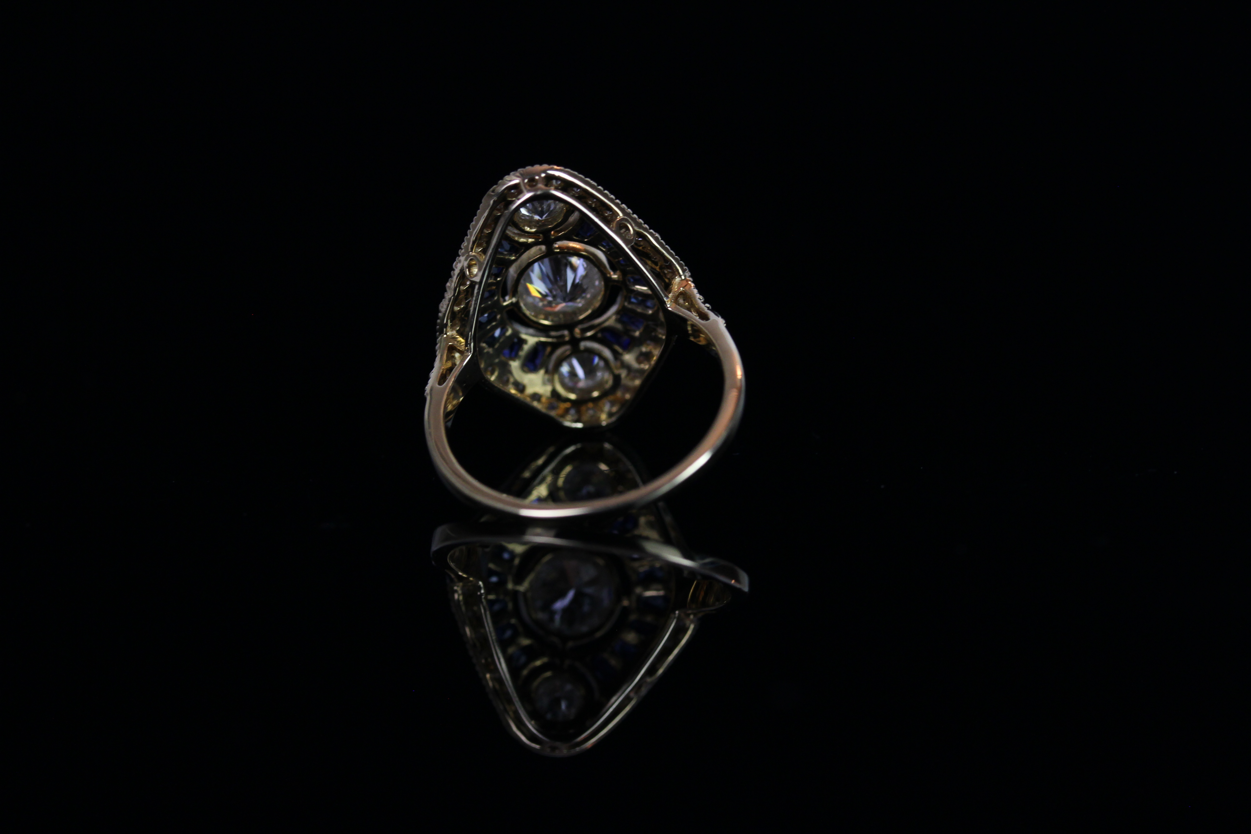 14ct Yellow Gold Diamond and Sapphire art deco style ring featuring centre, round brilliant cut - Image 3 of 4
