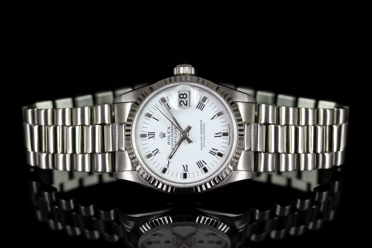 LADIES ROLEX OYSTER PERPETUAL DATEJUST 18CT WHITE GOLD WRISTWATCH REF. 68279, circular white dial