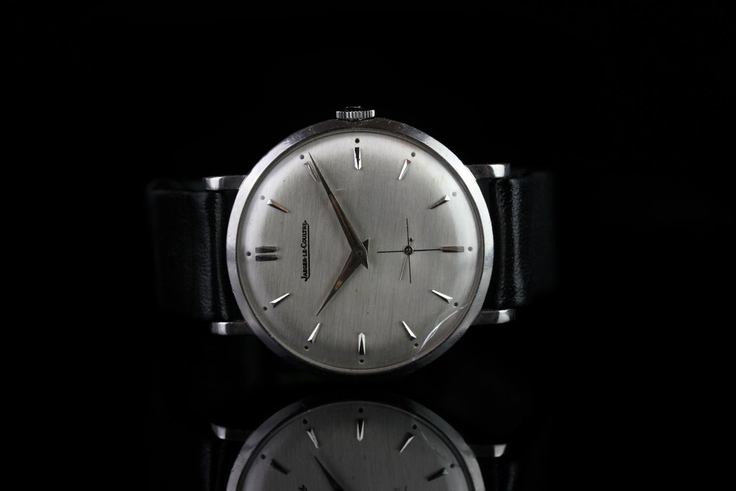 GENTS JAEGER-LE COULTRE VINTAGE WATCH,round, silver dial and hands, silver baton markers,30mm
