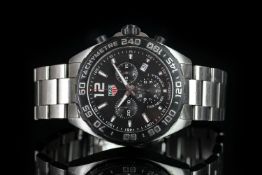 GENTLEMEN'S TAG HEUER FORMULA 1 CHRONOGRAPH WRISTWATCH, circular triple register black dial with a