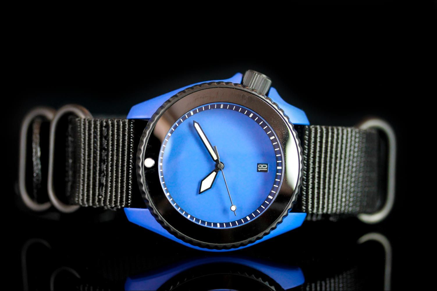GENTLEMANS CUSTOMISED BLUE STERILE SKX007 FROM ARTIFICE HOROWORKS,round, blue dial with
