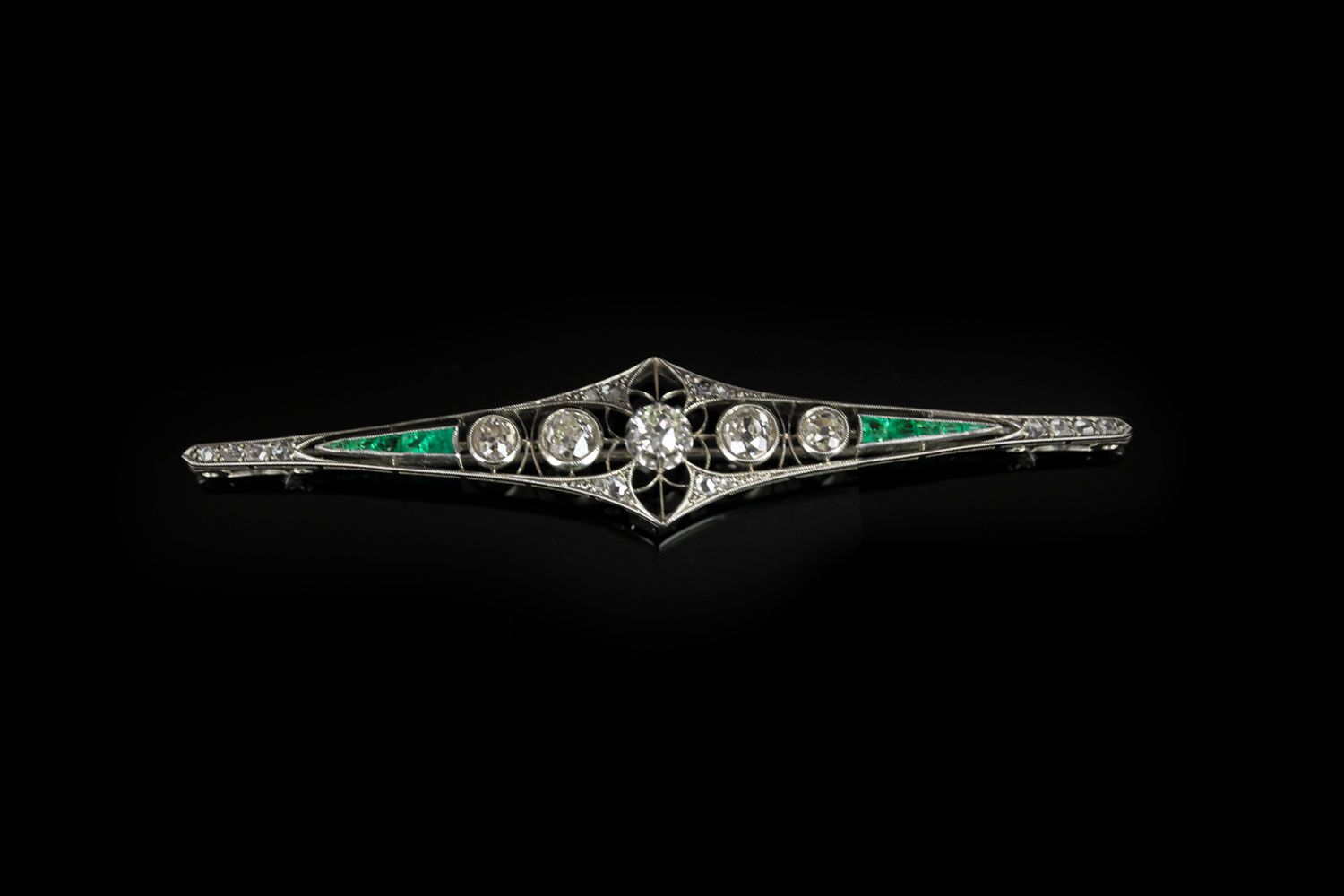 Art Deco Diamond and Emerald bar brooch, five feature old cut diamonds across the centre,