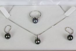 18CT WHITE GOLD BLACK PEARL, PENDANT, EARRING AND RING SET,ring size P,with box