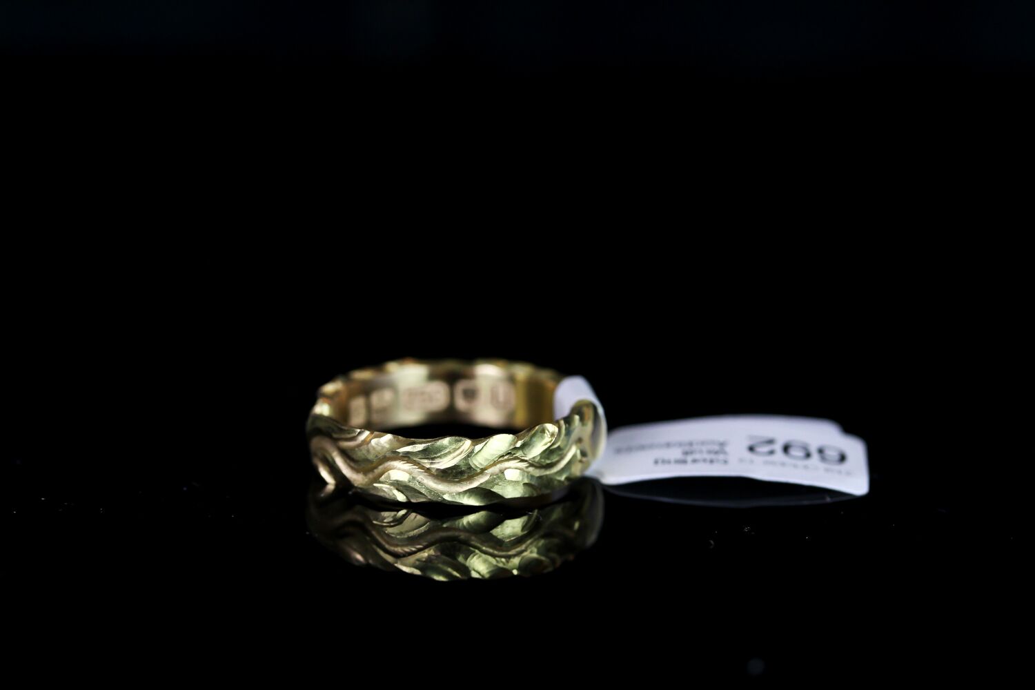 Gold engraved ring, hallmarked 18ct yellow gold, ring size M 1/2, total approximate weight 5.56 - Image 2 of 2