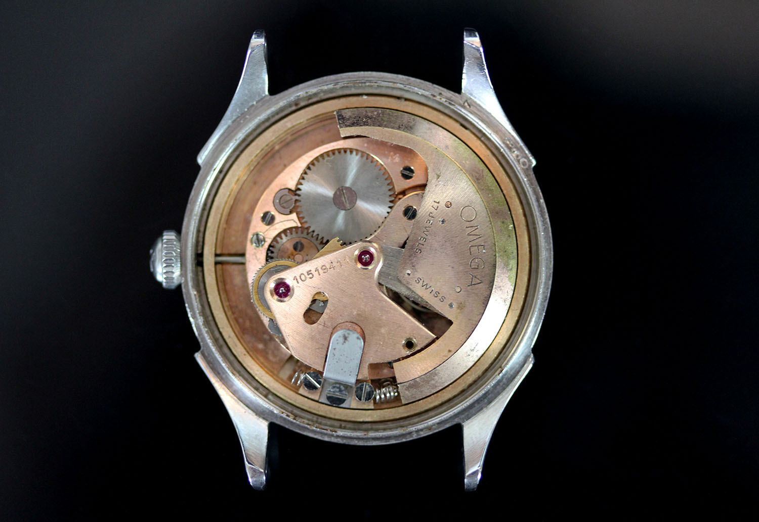 GENTLEMENS OMEGA AUTOMATIC 'BUMPER' WRISTWATCH REF. 2421 CIRCA 1945, circular patina two tone dial - Image 2 of 3