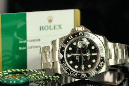 GENTLEMENS ROLEX OYSTER PERPETUAL DATE GMT MASTER ll WRISTWATCH W/ GUARANTEE CARD REF. 116710LN,