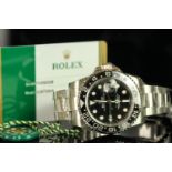 GENTLEMENS ROLEX OYSTER PERPETUAL DATE GMT MASTER ll WRISTWATCH W/ GUARANTEE CARD REF. 116710LN,