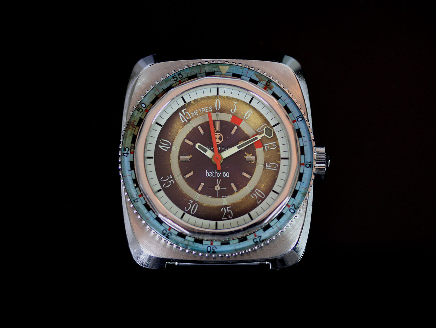 GENTLEMANS RARE FAVRE -LEUBA BATHY 50 VINTAGE DIVERS WATCH,round, two tone dial with illuminated