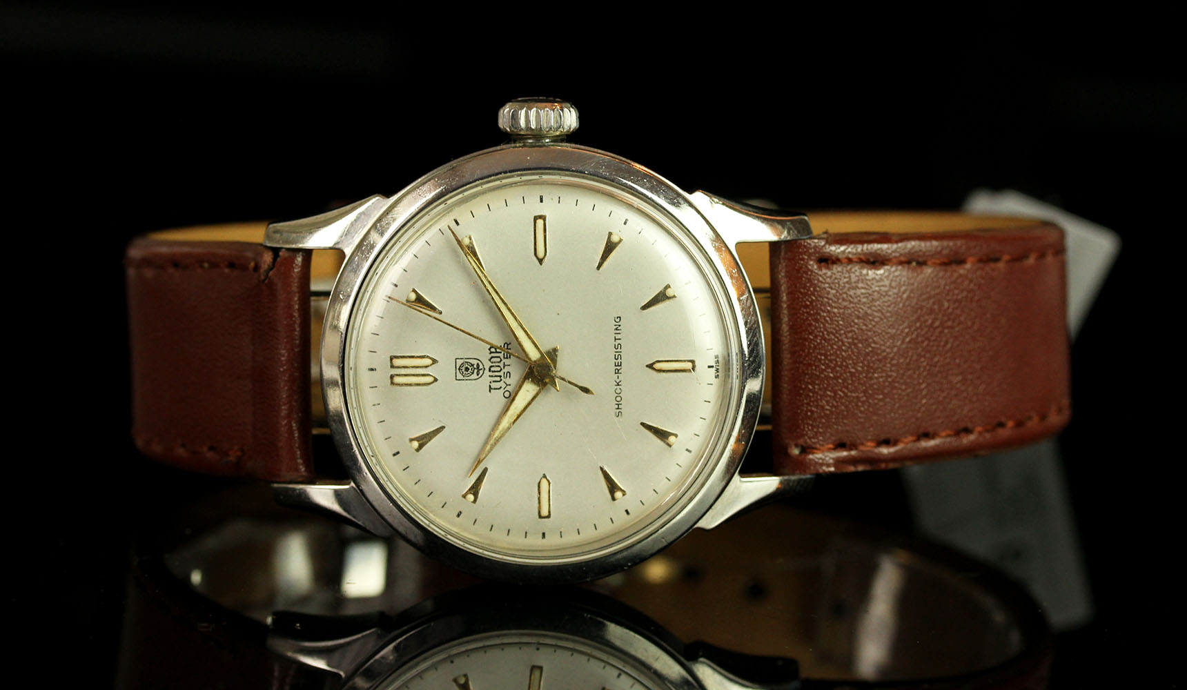 GENTLEMANS VINTAGE TUDOR OYSTER, round, silver dial with gold illuminated hands, gold dart markers,