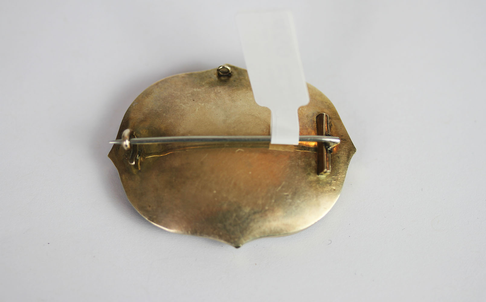 Victorian black enamel mounting locket, central hair display, black enamel border with gold - Image 2 of 2