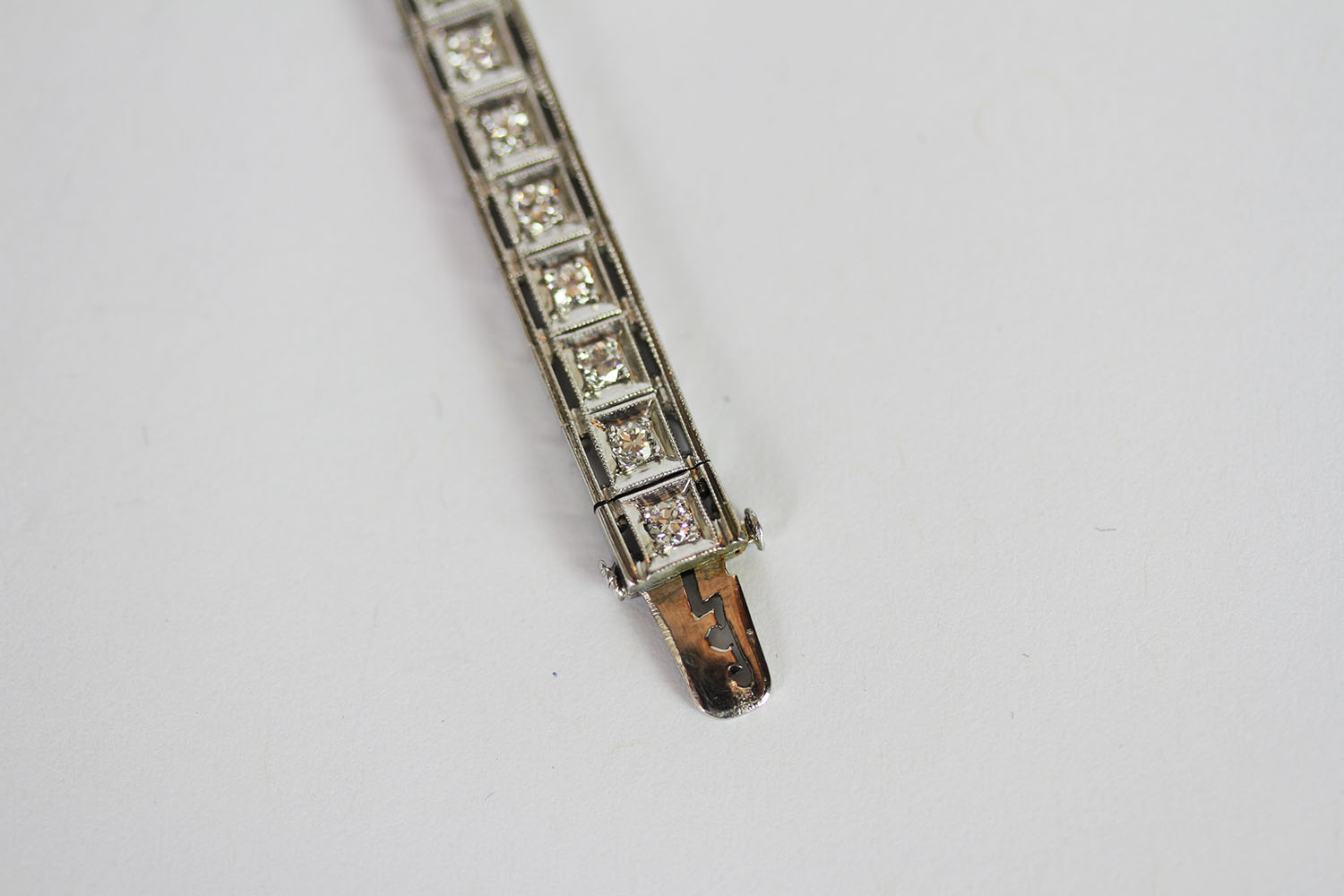 Sapphire and Diamond bracelet, set with 14 baguette cut sapphires and 2 trillion cut sapphires, - Image 5 of 5