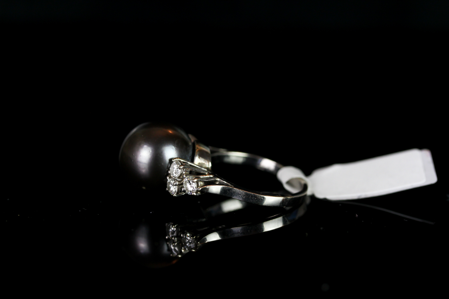 18cCT WHITE GOLD BLACK SOUTH SEA PEARL WITH DIAMOND SET SHOULDERS, pearl estimated 10mm, diamonds - Image 3 of 3