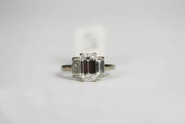 3.48ct Emerald Cut Diamond ring, central rectangular cut stone estimated weight 2.08ct (9.24x5.