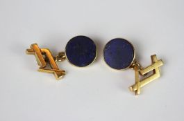 18CT LAPIS LAZULI CIRCLE CUFFLINKS ON CURB LINK CHAIN,total weight 9.09