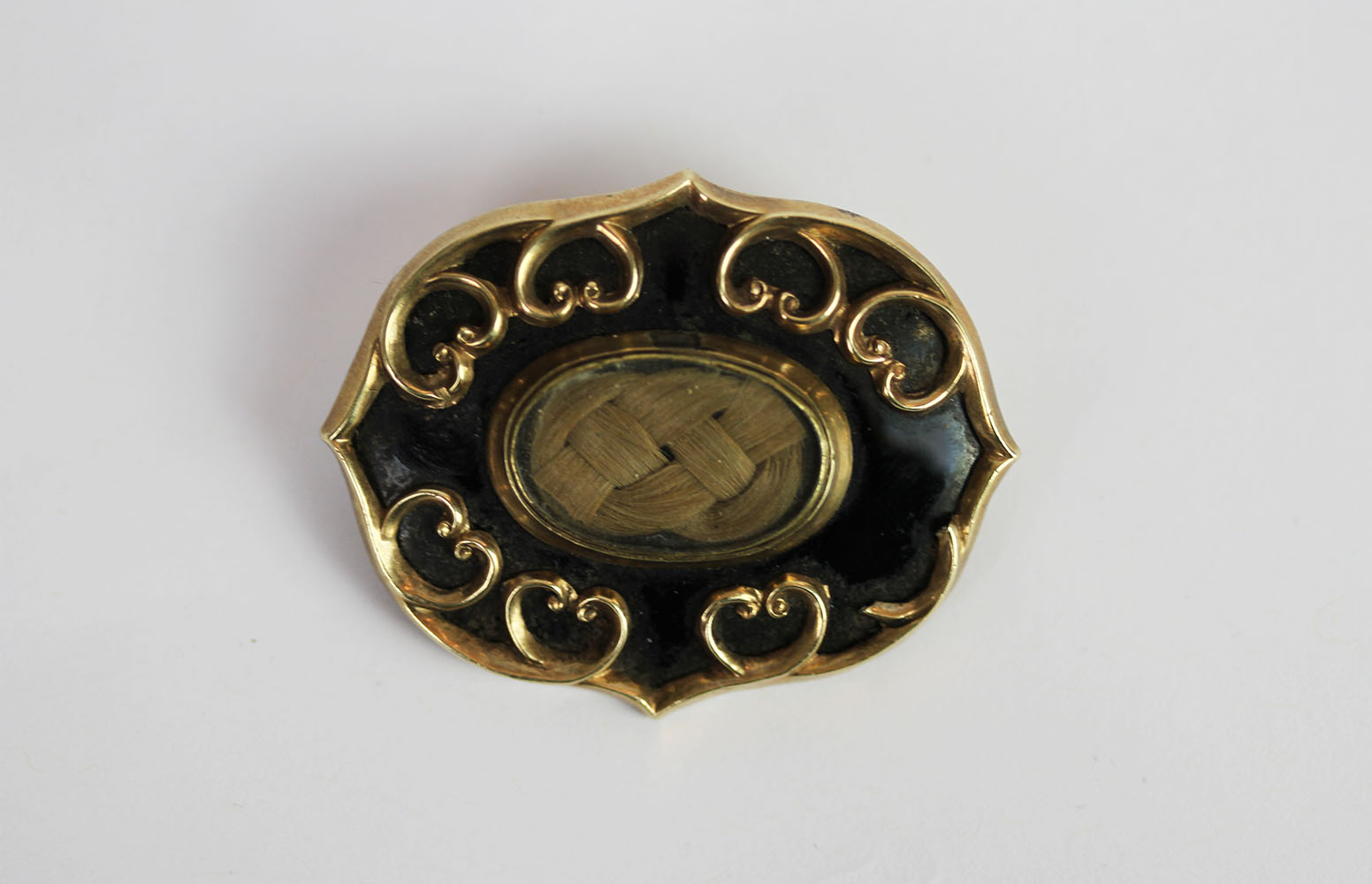 Victorian black enamel mounting locket, central hair display, black enamel border with gold