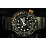 GENTLEMENS SEIKO TUNA PROFESSIONAL DIVERS 600M WRISTWATCH REF. 7549-7009, circular black dial with