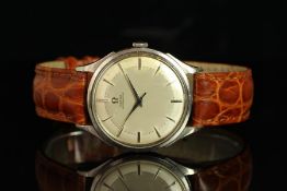 GENTLEMENS OMEGA AUTOMATIC 'BUMPER' WRISTWATCH CIRCA 1948, circular two tone dial with silver hour