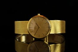 GENTLEMANS VINTAGE UNIVERSAL , round, gold dial and gold hands, gold baton markers,non date, 30mm