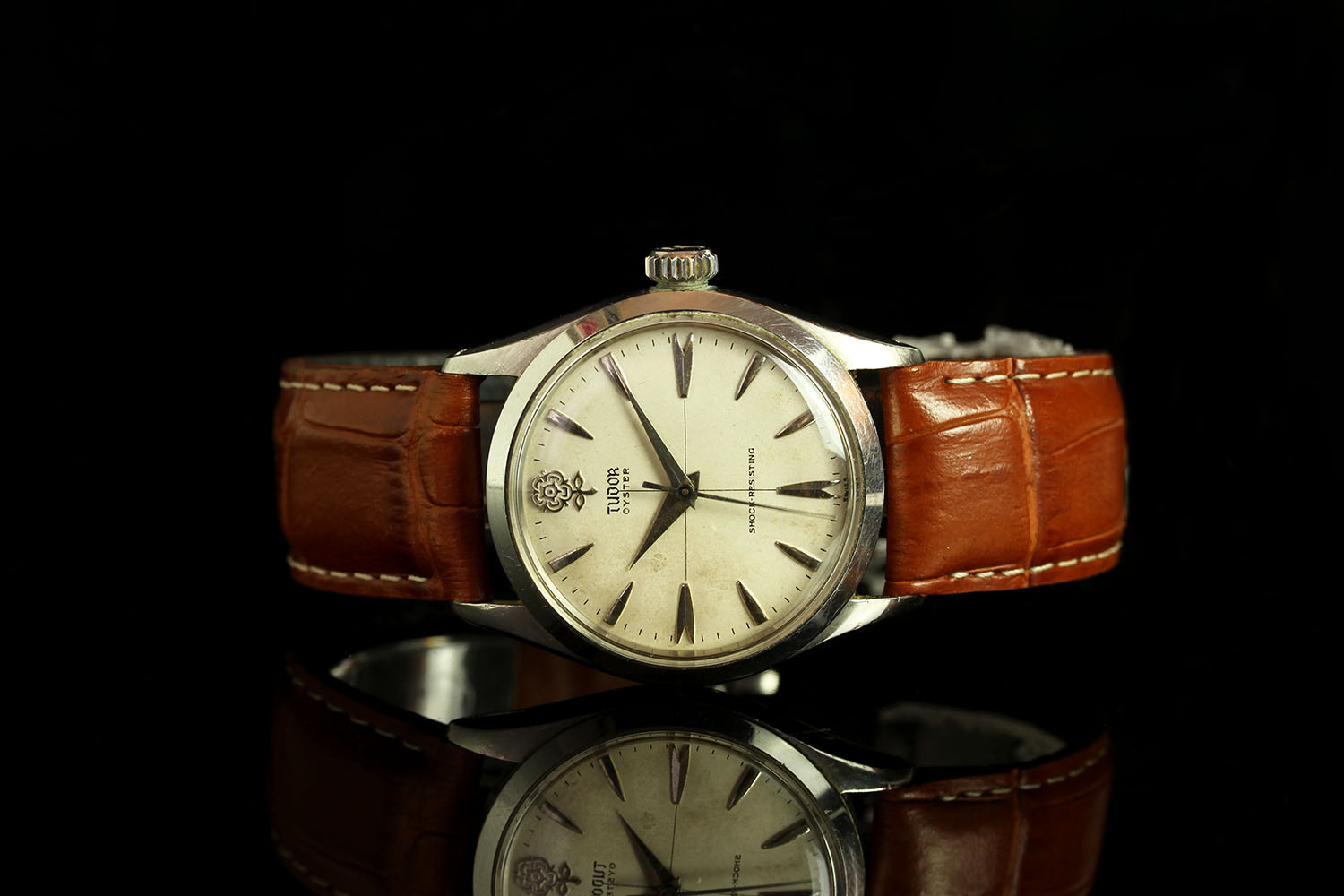 GENTLEMENS TUDOR OYSTER ROSE WRISTWATCH REF. 7934, circular patina hairline dial with arrow head