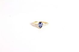 14K PEAR SHAPED SAPPHIRE AND DIAMOND SET SHOULDER RING,centre stone estimated as 1.05ct, medium
