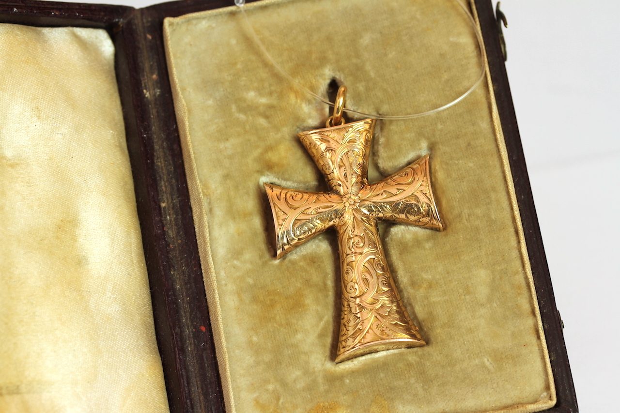 Knights templar cross pendant circa 1870, approximate length 4cm, approximate width 3cm, comes