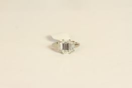 3.48ct Emerald Cut Diamond ring, central rectangular cut stone estimated weight 2.08ct (9.24x5.