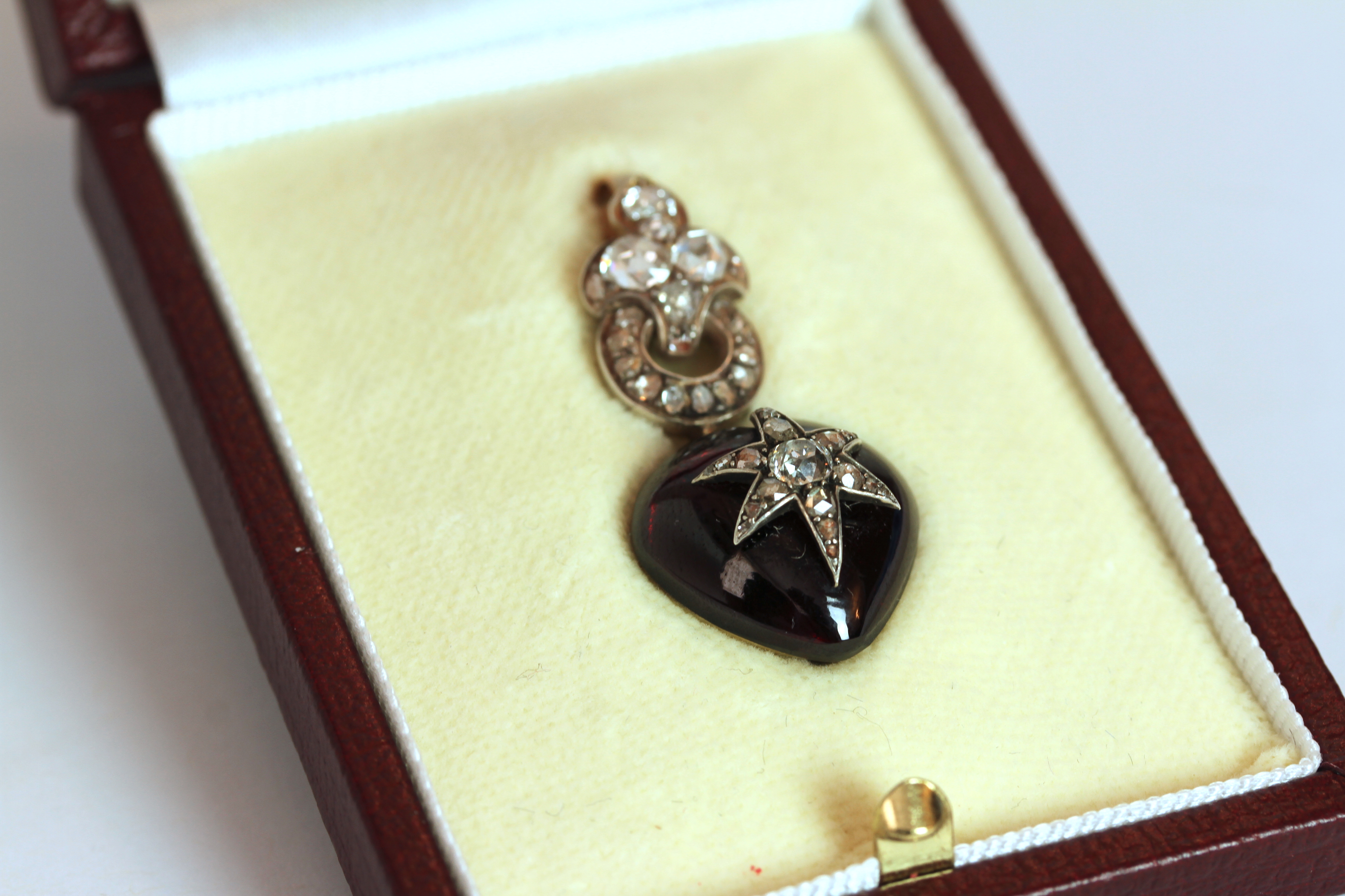 Georgian Diamond set heart pendant, set with an approximate total of 2ct diamonds, hanging black - Image 2 of 2