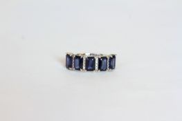 .14K WHITE GOLD SAPPHIRE AND DIAMOND RING, estimated as 3.43 ct of sapphires total, diamonds