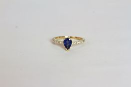 14K ROSE GOLD SAPPHIRE AND DIAMOND RING WITH DIAMOND SET SHOULDERS, centre oval cut stone