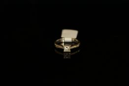 18CT SINGLE PRINCESS CUT DIAMOND WITH DIAMOND SET SHOULDERS, RING,centre stone estimated as 4x4mm,