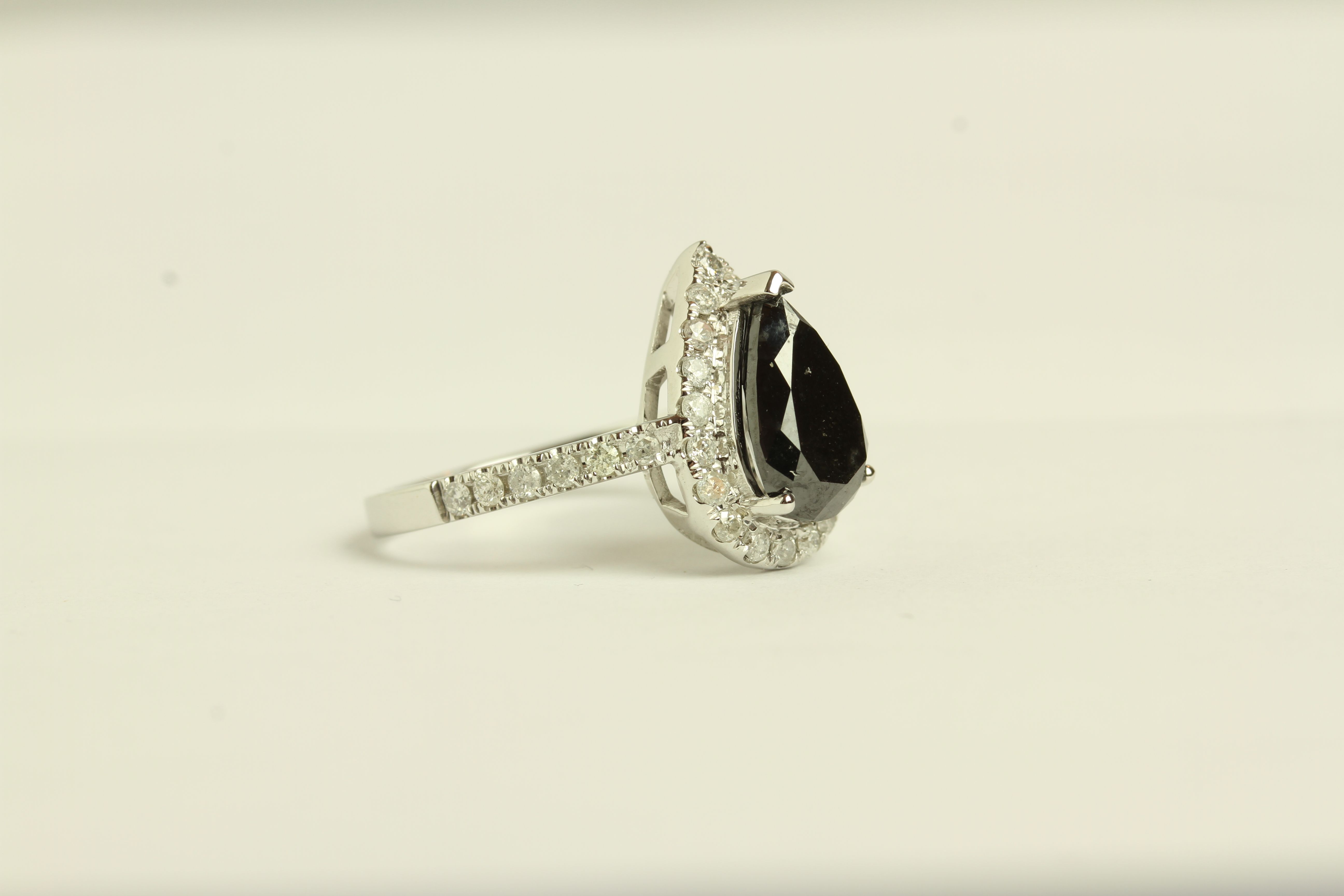 Black and White Diamond ring, set with 1 pear cut black diamond approximately 2.38ct, - Image 3 of 5