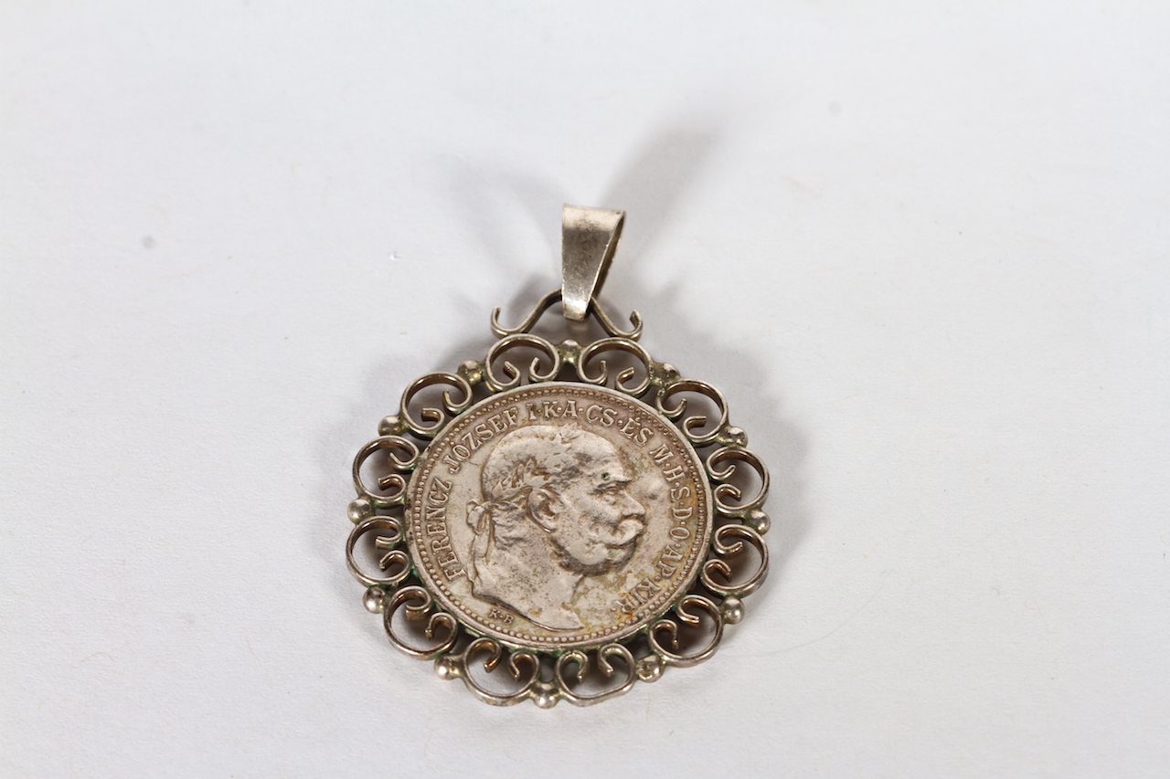 SILVER 1 KORONA PIECE DATED 1914 IN FIXED SILVER FILIGREE MOUNT,with the face of FERENCZ JOZSEFF,