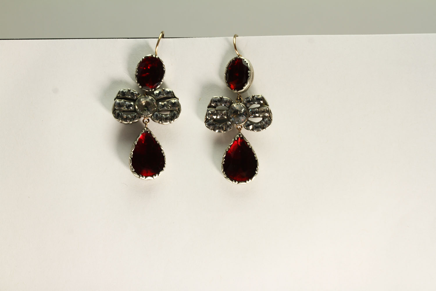 VICTORIAN OLD CUT GARNET AND PASTE DROP EARRINGS WITH FOILED BACK, dimensions 4x2 cms