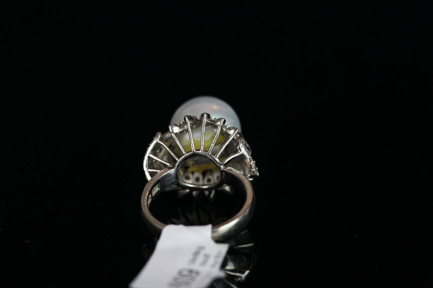 Large pearl and diamond fancy cocktail ring, mounted in white metal stamped 18K, large white pearl - Image 3 of 3