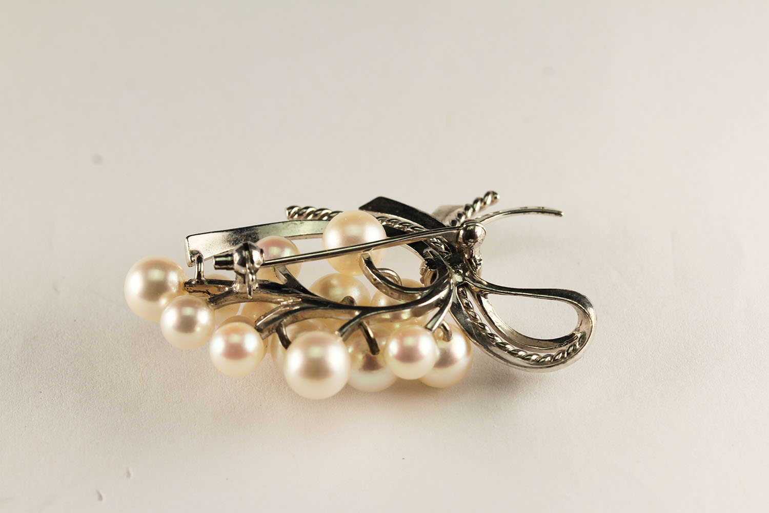 SILVER VINTAGE MIKIMOTO PEARL BROOCH, dimensions 45x25mms , set with 15 stones of various sizes - Image 2 of 2