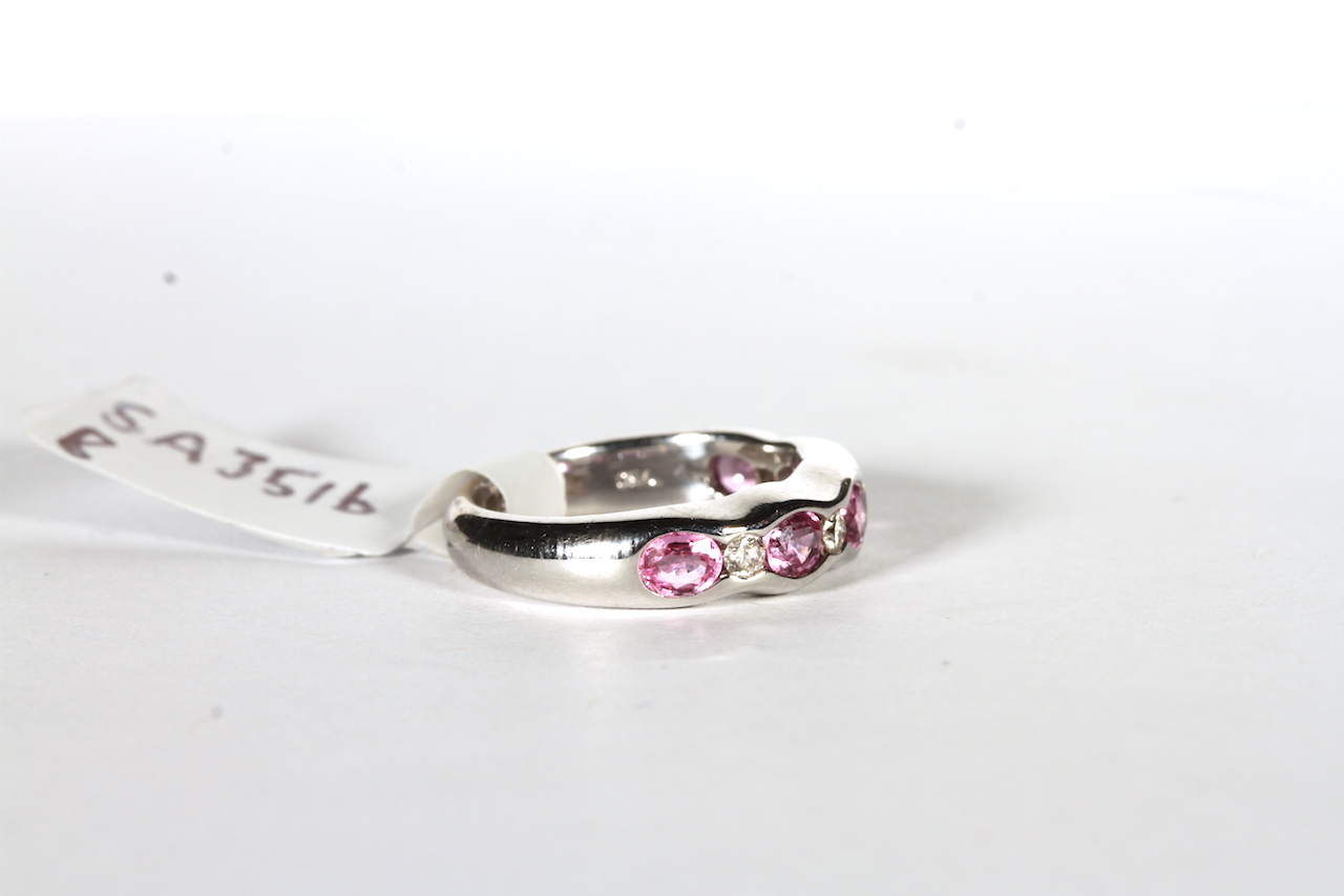 18CT PRAVINS PINK TOURMALINE AND DIAMOND DRESS RING,pink stones estimated as 4x3mm , 4x brilliant - Image 2 of 3