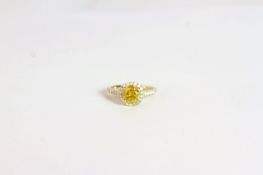 Yellow and White Diamond ring, set with 1 round brilliant cut natural yellow diamond approximately