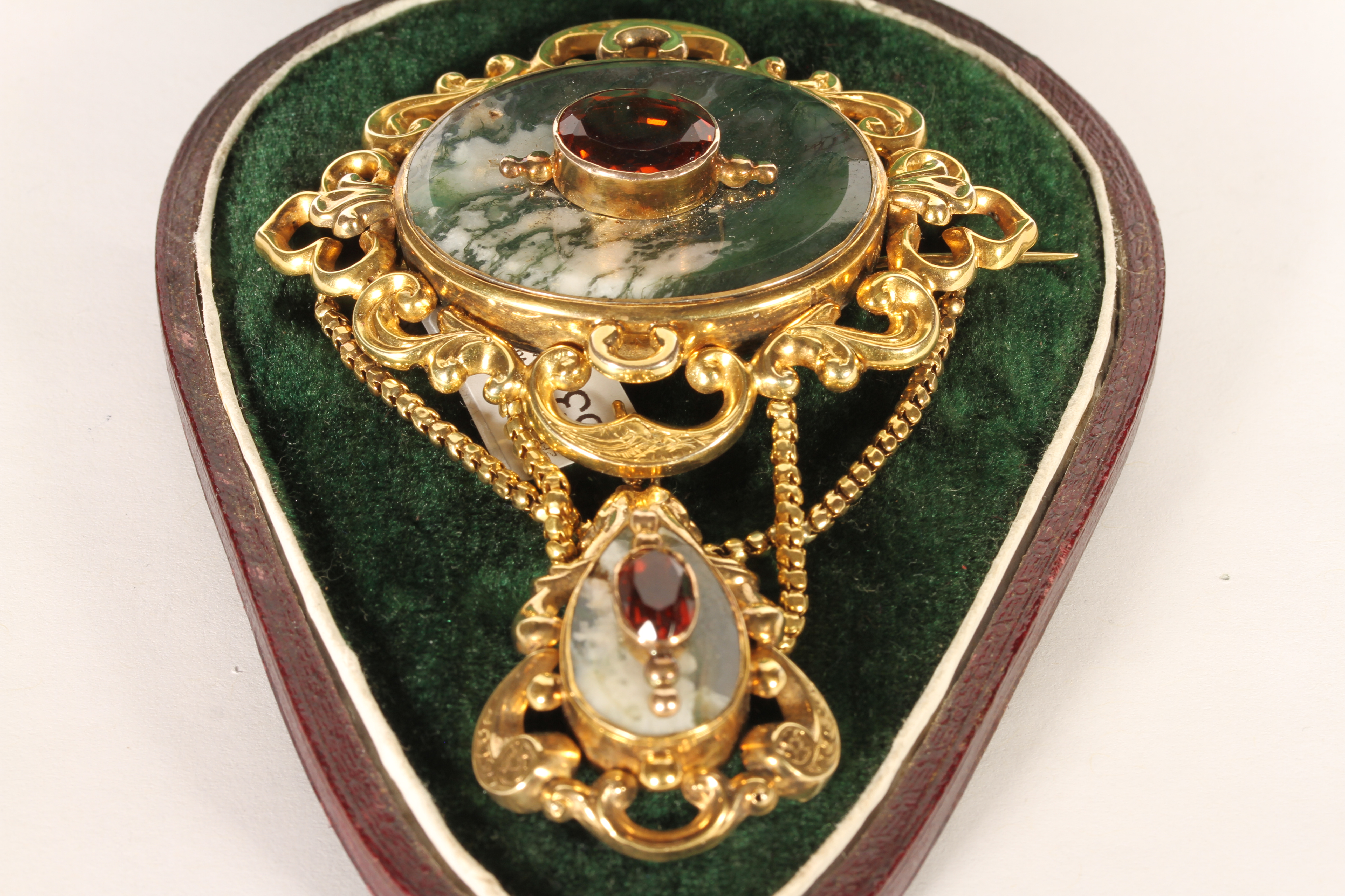 Victorian Moss Agate and Citrine Brooch, a central 38x28mm panel of moss agate, a citrine set to - Image 3 of 3