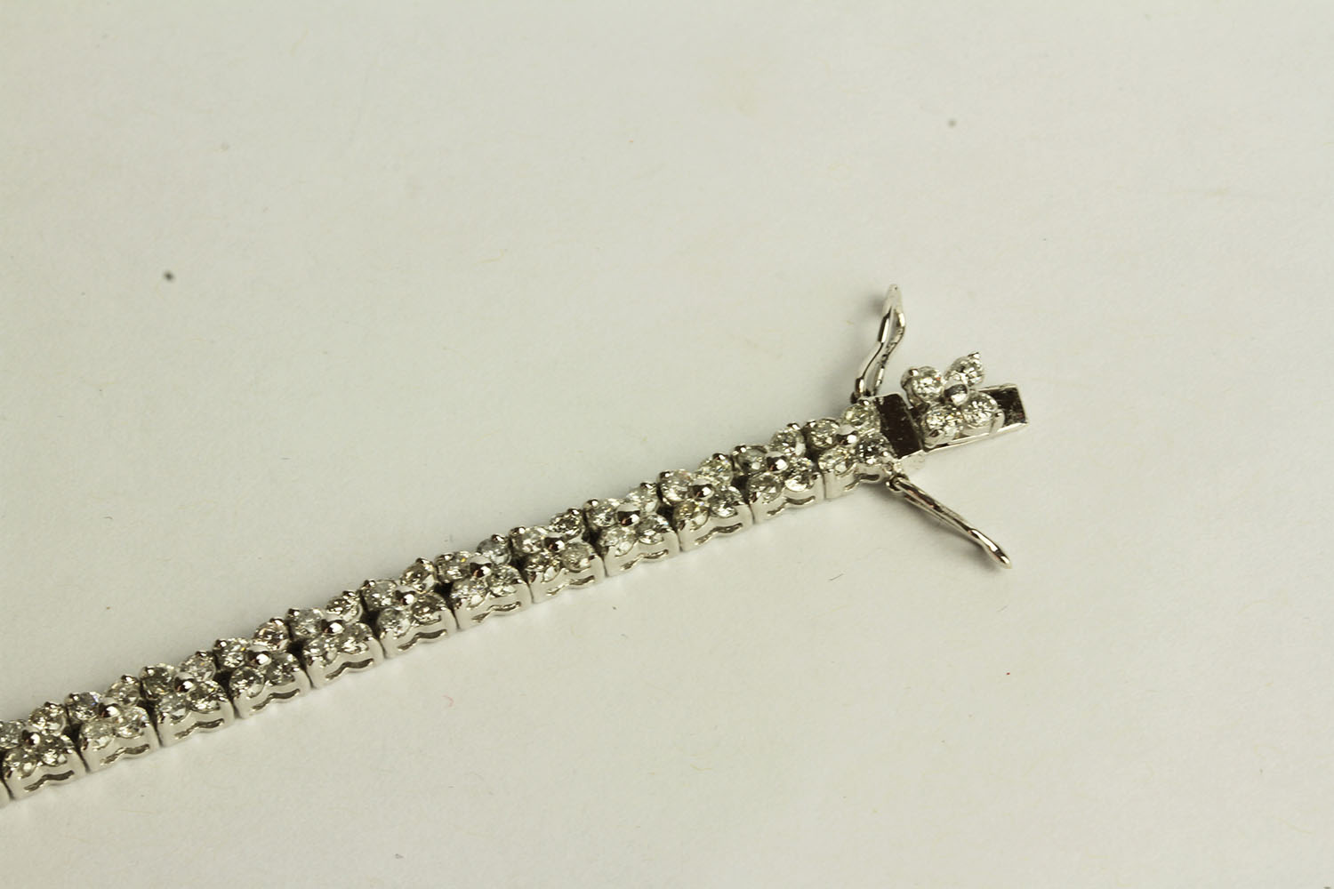 Diamond Clover Bracelet, set with 148 round brilliant diamonds - Image 2 of 3