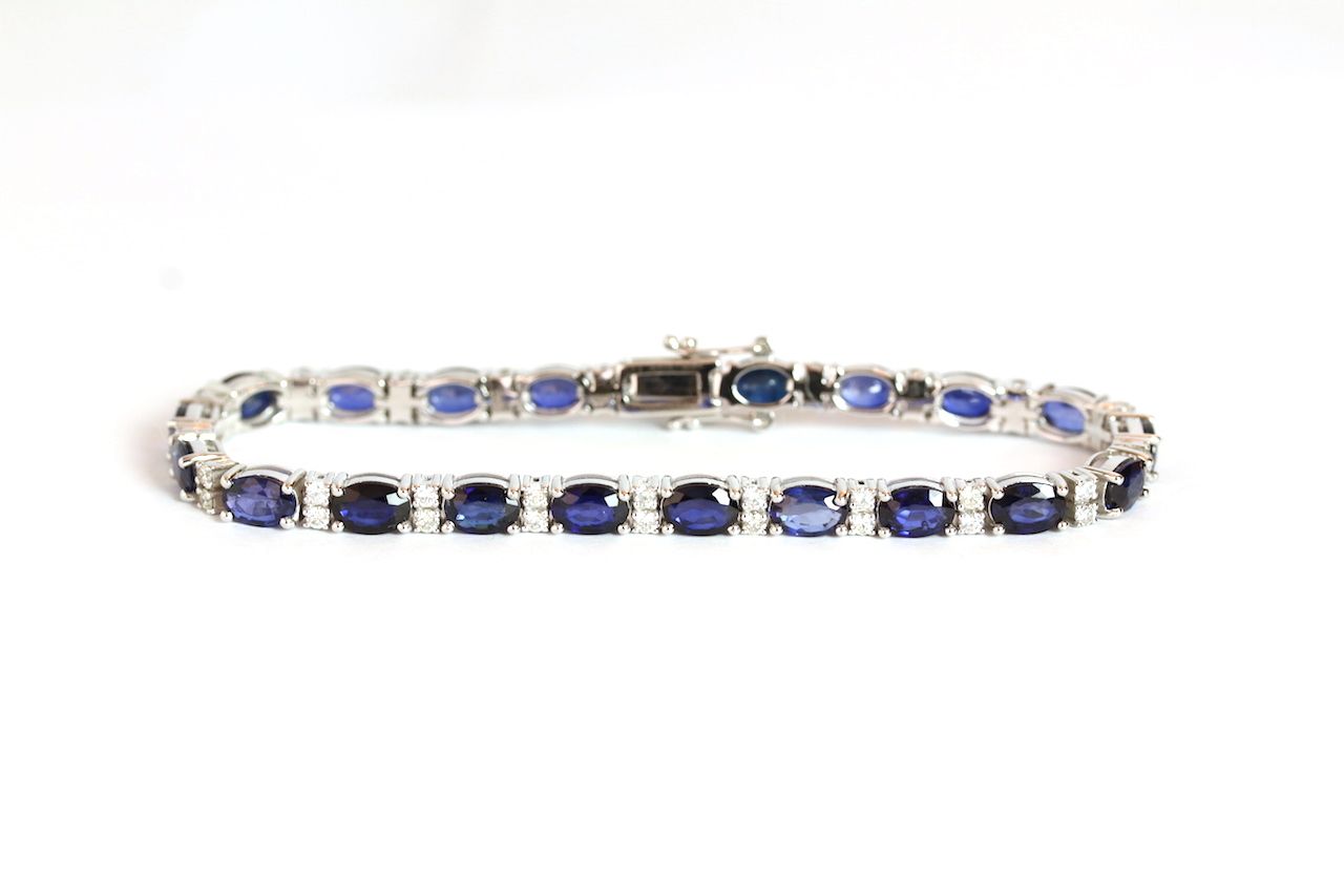 Sapphire and Diamond bracelet, set with 21 oval cut sapphires totalling approximately 11.24ct