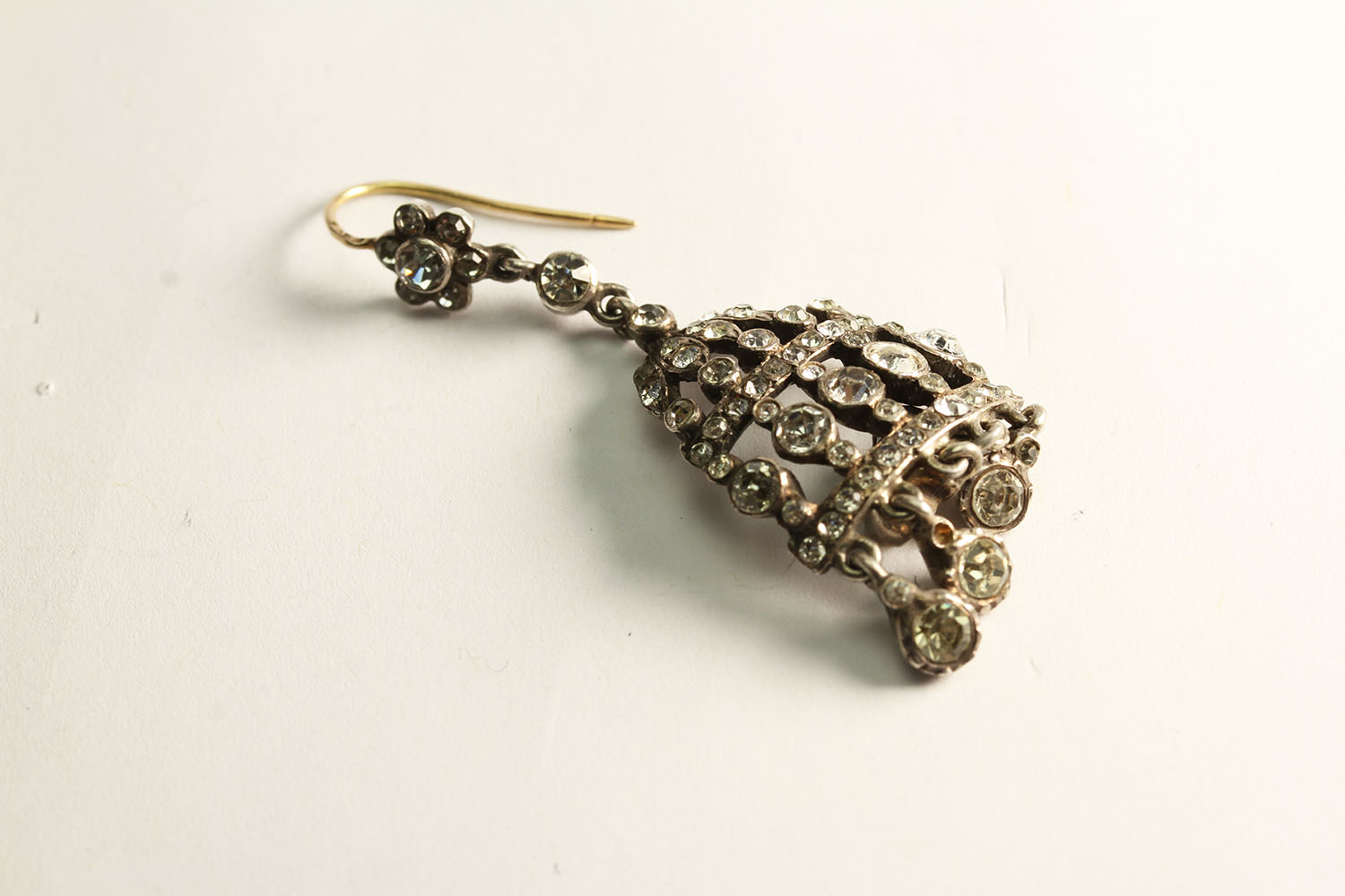 GOLD AND SILVER WHITE PASTE CHANDELIER DROP EARRINGS, 3.3X2.2CMS,on gold wires. - Image 2 of 2