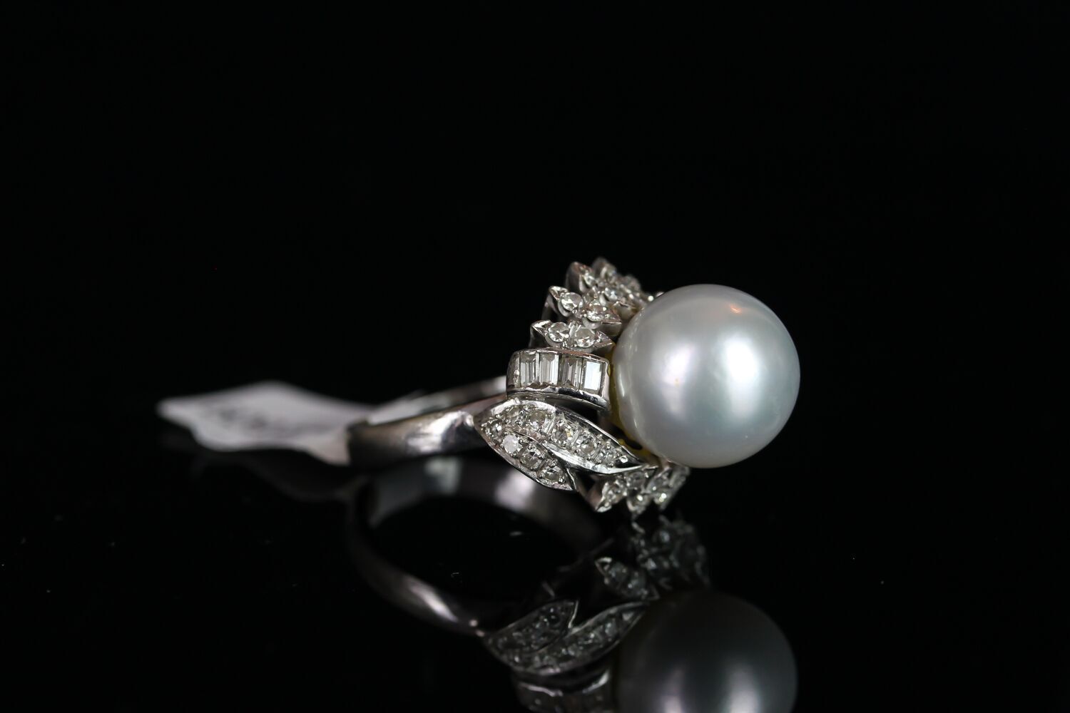 Large pearl and diamond fancy cocktail ring, mounted in white metal stamped 18K, large white pearl - Image 2 of 3