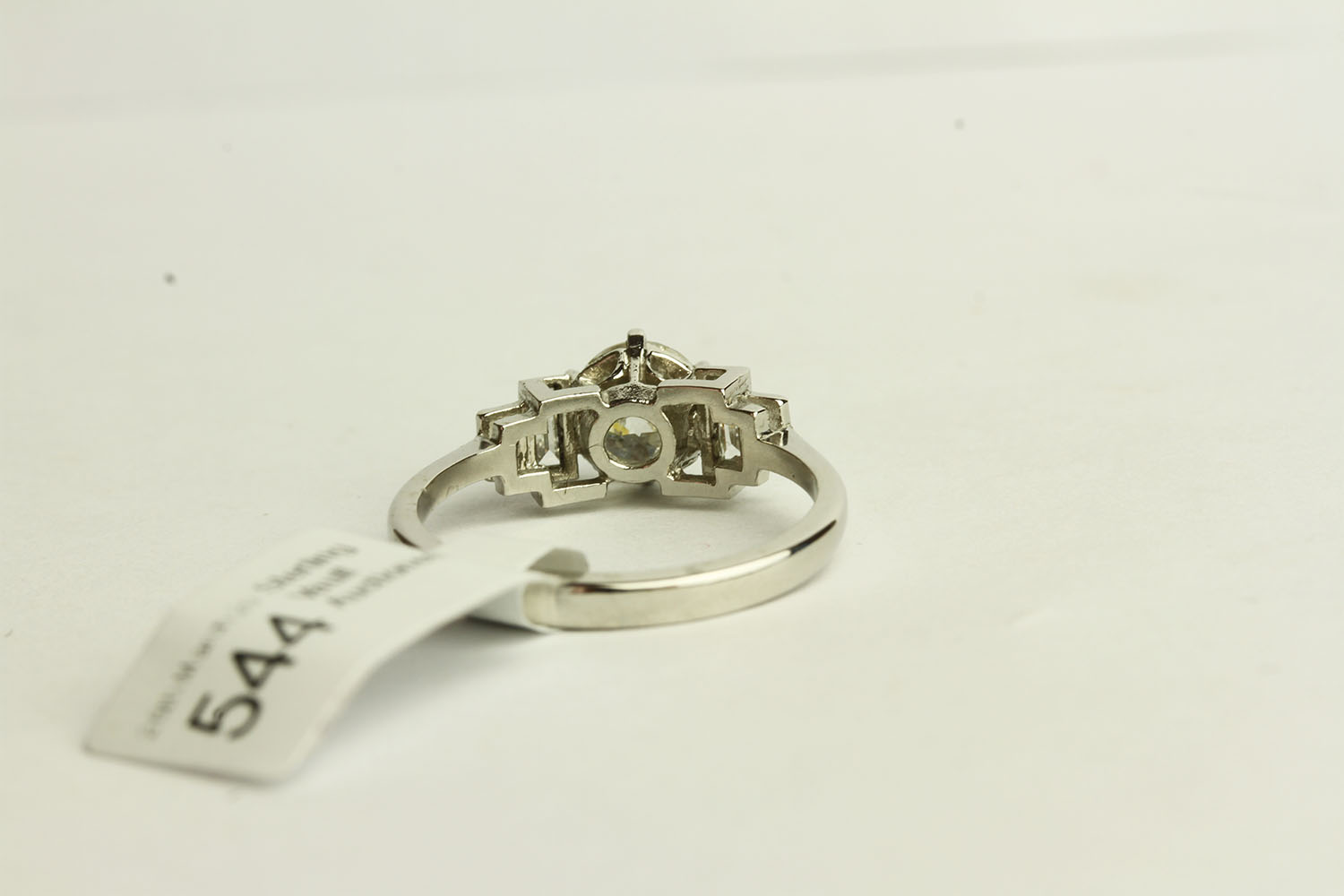 Art Deco Style Diamond Ring, set with 1 old cut diamond approximately 1.02ct, claw set, baguette cut - Image 3 of 3
