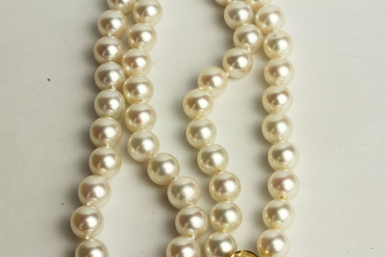 18CT STUD EARRING AND AKOYA PEARL NECKLACE SET, ball clasp set with 4x 0.01ct brilliant cut diamonds - Image 3 of 3