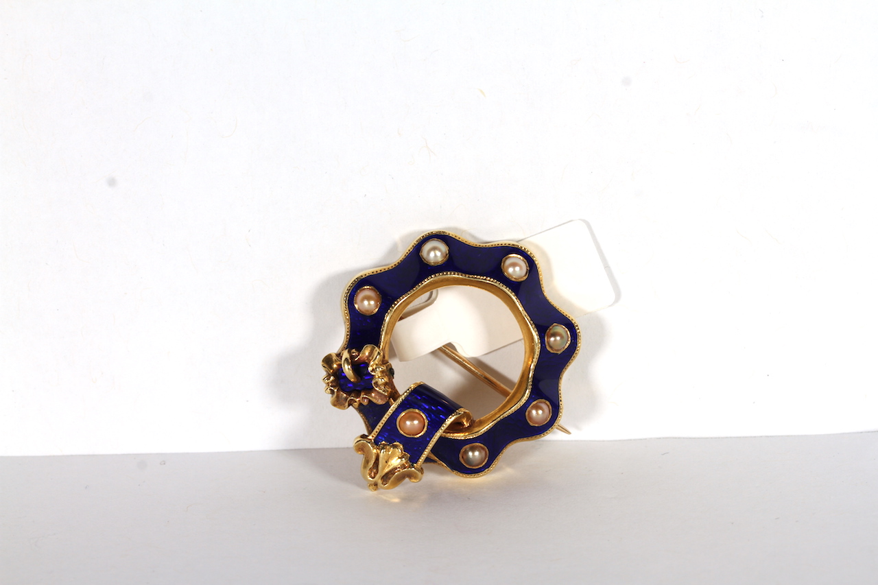 Pearl and Blue Enamel Brooch, set with 7 pearls and blue enamel, approximate width 3cm.