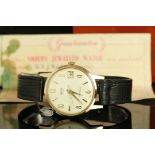 GENTLEMENS SMITHS DATE WRISTWATCH BOX & PAPERS, circular off white textures cross hatched dial