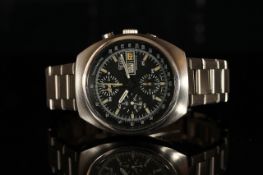 GENTLEMENS HEUER AUTOMATIC CHRONOGRAPH WRISTWATCH, circular black triple register dial with a day