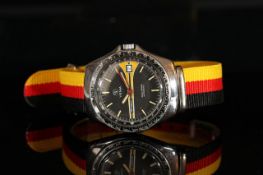 GENTLEMENSN YEMA SOUS MARINE DATE WRISTWATCH, circular black dial with yellow design running across,