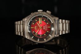 GENTLEMENS ORIENT SK CRYSTAL DAY DATE WRISTWATCH, circular red dial with gold dot hour markers and